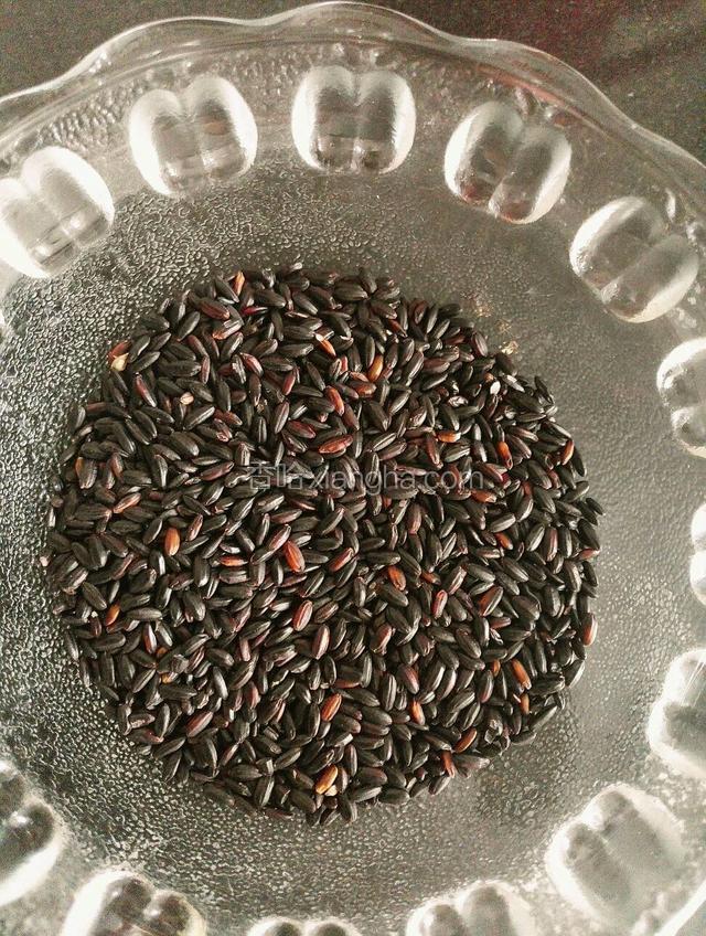 黑米淘洗干净