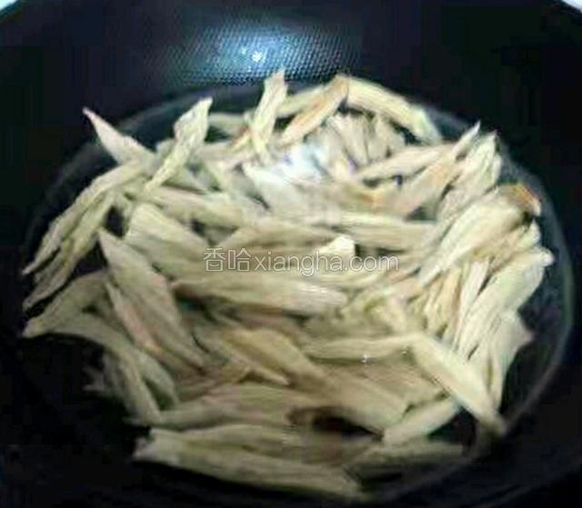 开水焯水半分钟；