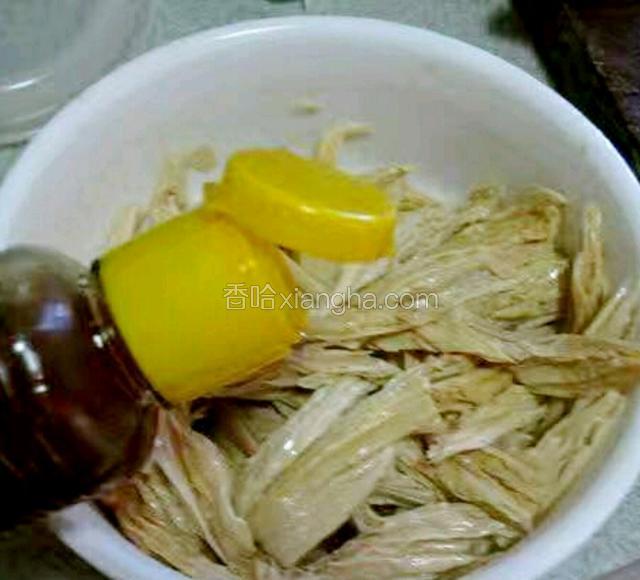 加入香油；