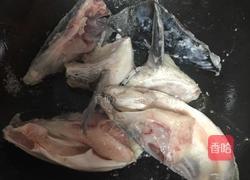 鱼头黑豆汤的做法图解3