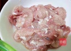 豆芽炒肉片的做法图解1