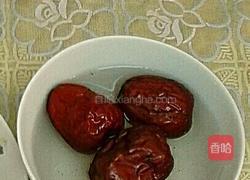 红枣枸杞蒸鸡的做法图解2