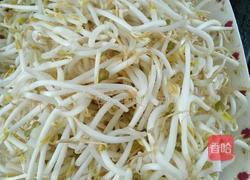 绿豆芽炒韭菜的做法图解1