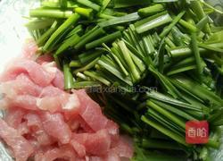 绿豆芽炒韭菜的做法图解2