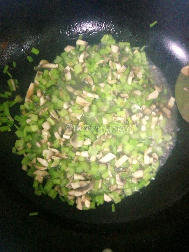 炒至八分熟