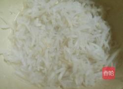 萝卜丝拌香菜的做法图解1