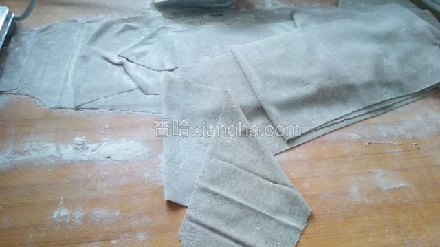 第六挡后很薄的片，厚度是外边买的馄饨皮薄厚