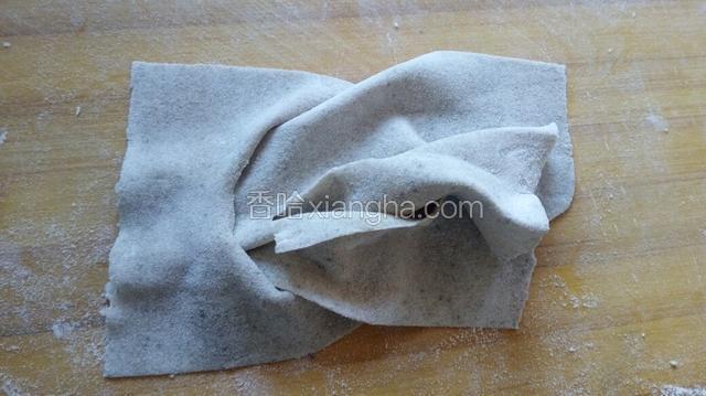 再将底下的一片串到上面来