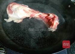 萝卜虾皮大骨汤的做法图解2