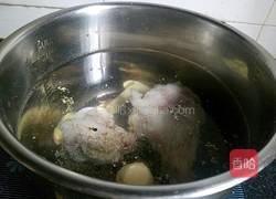 萝卜虾皮大骨汤的做法图解3