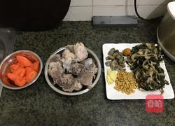 蚝䜴菜干筒骨汤的做法图解3