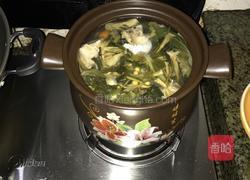 蚝䜴菜干筒骨汤的做法图解4