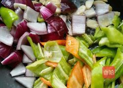 双椒炒鱿鱼须的做法图解5