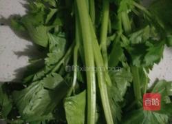 芹菜豆子的做法图解2