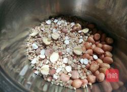 薏米香菇排骨汤的做法图解2