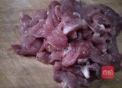 蘑菇肉片汤的做法图解2