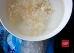 冰糖莲子银耳汤的做法图解1