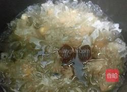 冰糖莲子银耳汤的做法图解4