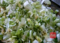 酸菜猪肉馅饺子的做法图解3