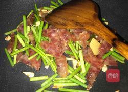 蒜苔炒腊肠的做法图解4