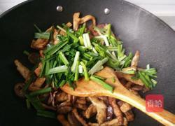 腊肠炒炸豆腐的做法图解7