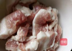 五花肉烧萝卜的做法图解1