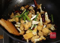 干煸孜然花菜的做法图解9