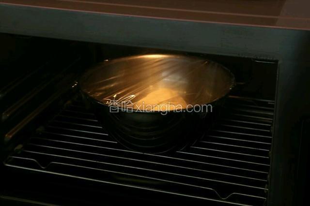 盖上保鲜膜烤箱发酵50分钟