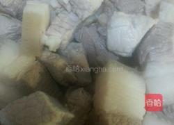 八爪鱼炖五花肉的做法图解1