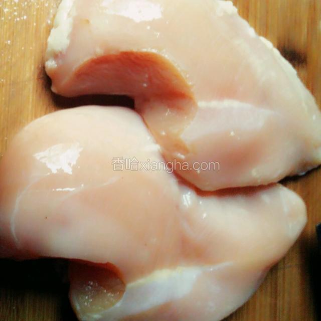 鸡胸肉化冻洗干净