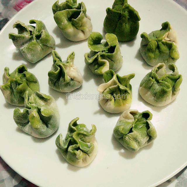 把饺子皮全部包完