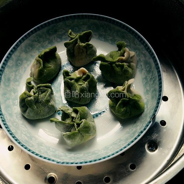 上蒸笼蒸十分钟，就可以吃了