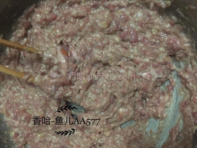 搅拌至浓稠的状态。