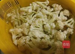 菜花炒肉的做法图解1