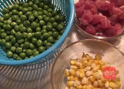 豌豆玉米炒肉丁的做法图解2