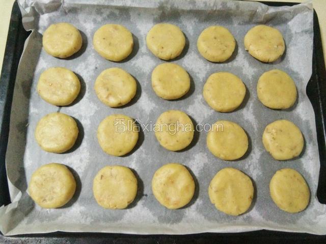 用手按扁