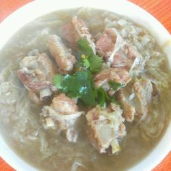 排骨炖酸菜的做法[图]
