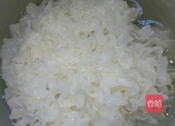 雪木耳红枣甜水的做法图解1