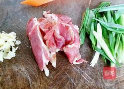 胡萝卜炒腊肉的做法图解4