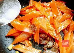 胡萝卜炒腊肉的做法图解8