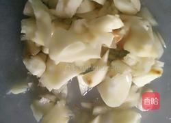 西芹炒鱿鱼干的做法图解2