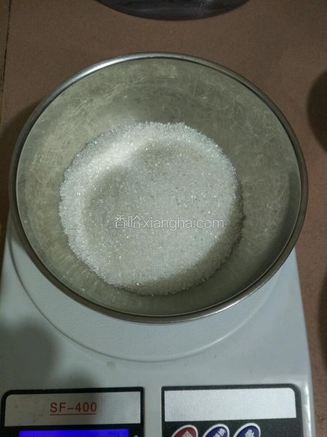 白糖准备好50克，其实也可以按自己口味添加