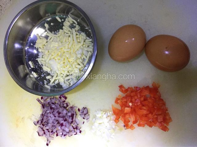 洋葱和甜椒切末