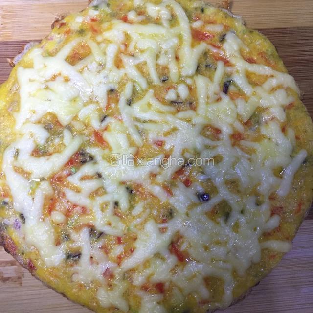 小火慢煎至芝士融化,即可