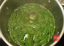 火腿豇豆的做法图解1