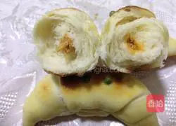 Illustration of how to make croissant and meat floss bread 16