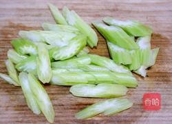 西芹炒腰果的做法图解1