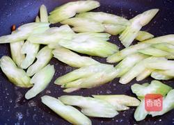 西芹炒腰果的做法图解3