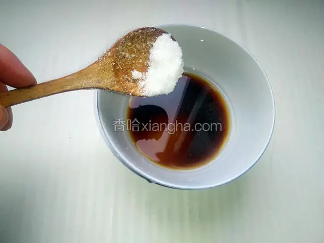 加适量盐，好了。搅均匀，汁配好了。
