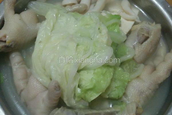 鸡爪白菜蘑菇豆腐汤